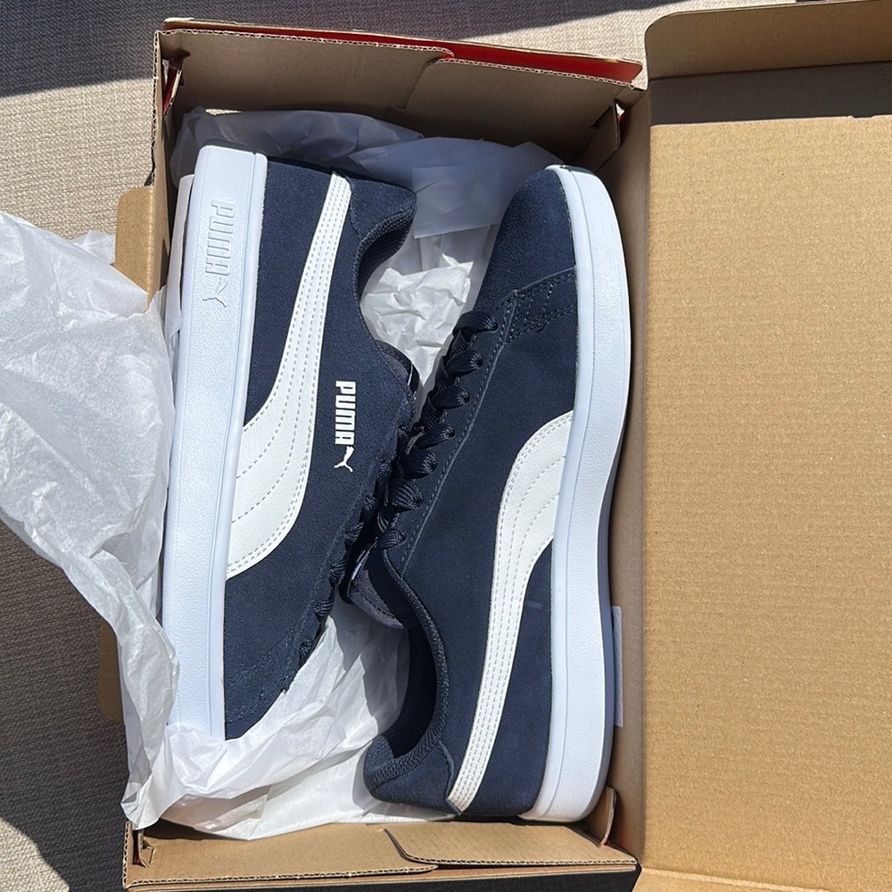 Men’s Puma Smash v2 sneakers brand new size 9.5